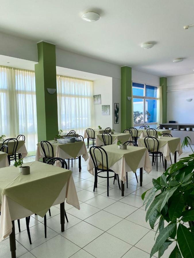 Hotel Flying Pesaro Exteriör bild