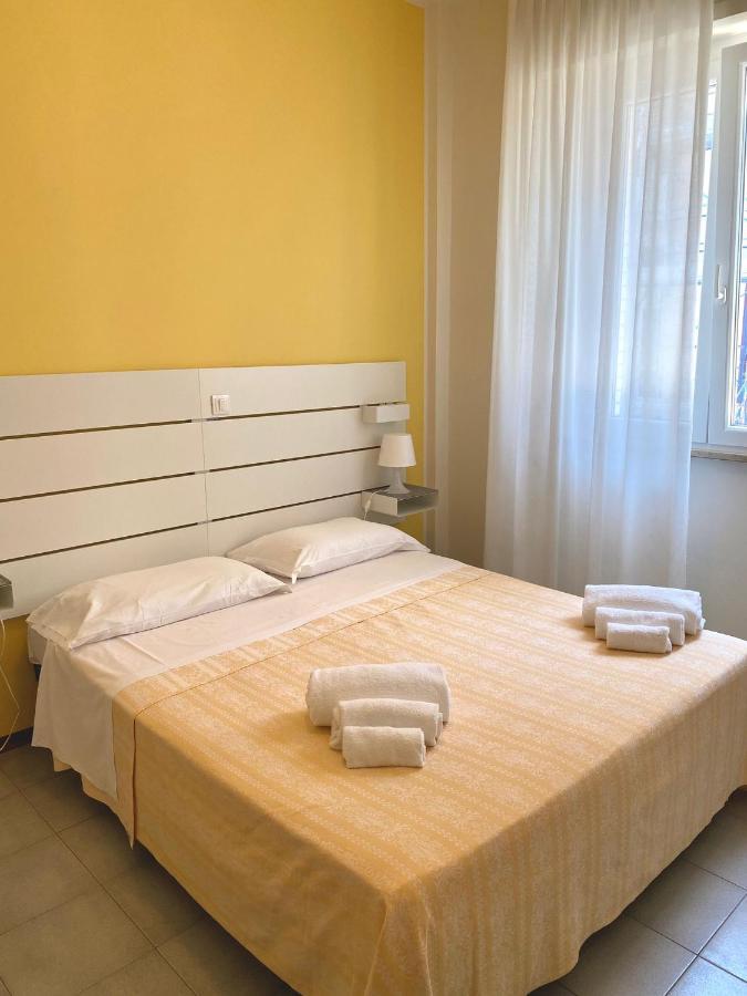 Hotel Flying Pesaro Exteriör bild