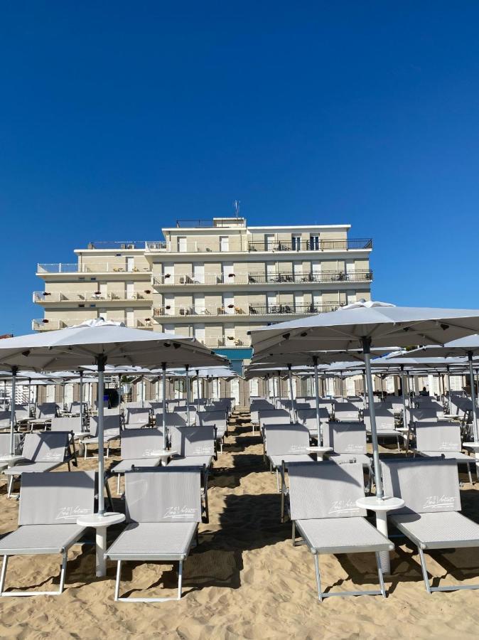 Hotel Flying Pesaro Exteriör bild