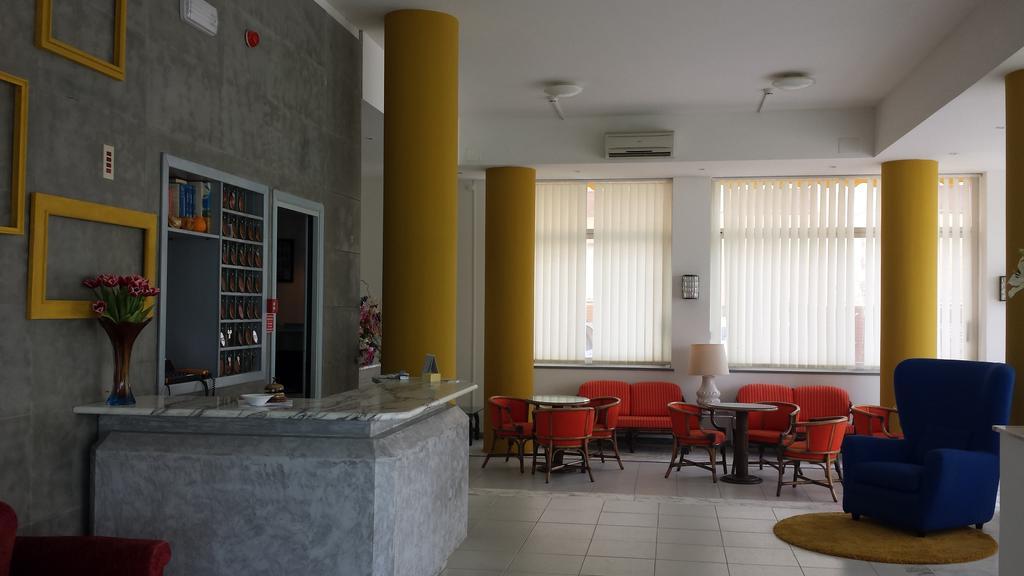 Hotel Flying Pesaro Exteriör bild