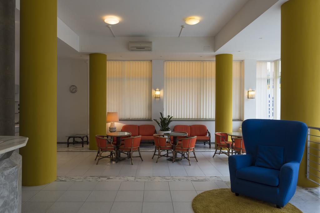 Hotel Flying Pesaro Exteriör bild
