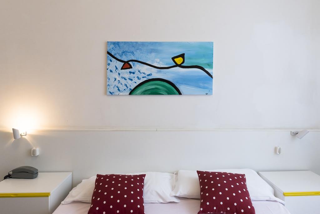 Hotel Flying Pesaro Exteriör bild